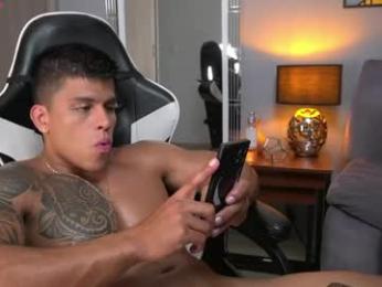 tyler_muscle webcam model stream image