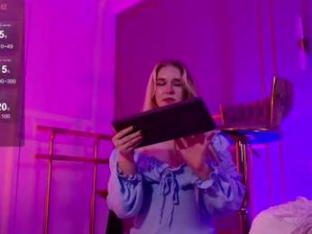 smiley_mia_ webcam model stream image