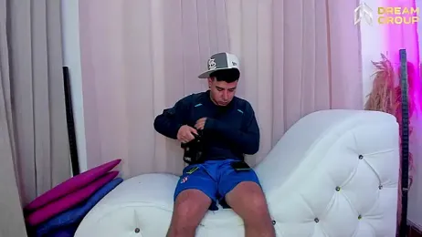 Yourslust_ webcam model stream image