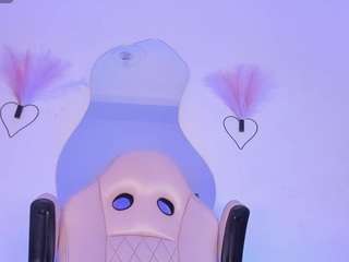 mia-royal webcam camsoda model stream image