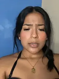 LeahBar webcam model stream image