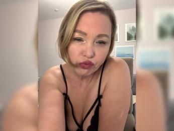 ILUBOVE webcam bongacams model stream image