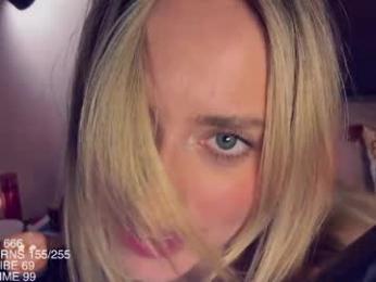 yvie_ webcam chaturbate model stream image
