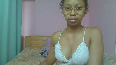 Skingyrle webcam model stream image