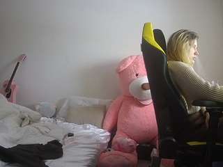 voyeurcam-sexy-little-ana-01 webcam model stream image