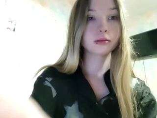 arianguyen webcam model stream image