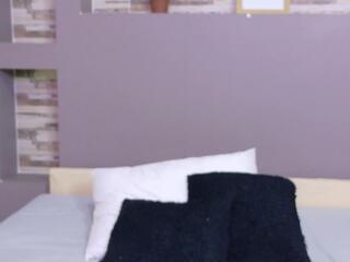 Lia S webcam model stream image