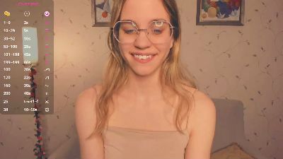 LynneCrust webcam model stream image