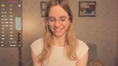 LynneCrust webcam model stream image