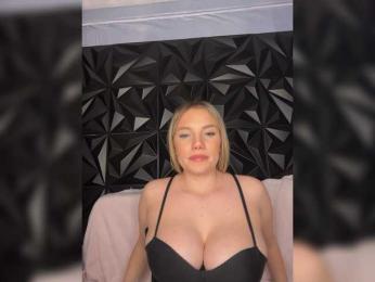 LYALYAtop webcam model stream image