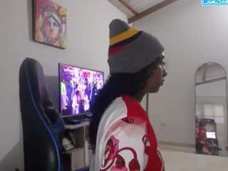 yohatinelly webcam model stream image