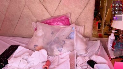 DollyMae webcam model stream image