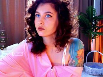 HoneyCherry webcam model stream image