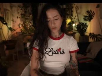 effylowell_ webcam chaturbate model stream image