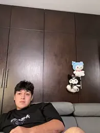 EmilyAndAndrew webcam model stream image