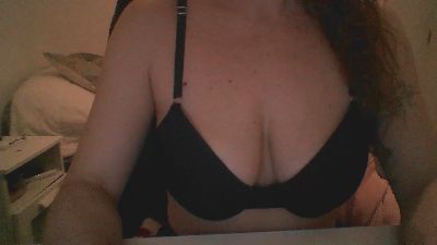 Larafoxok webcam cam4 model stream image