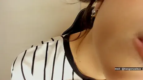 Has_gonzalez webcam model stream image