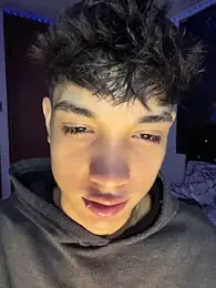 RoughDiamond_ webcam model stream image