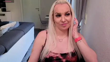 MIA-XXX webcam stripchat model stream image