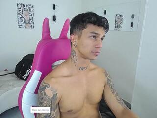 Leonard Price webcam model stream image