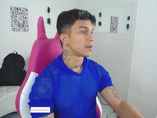 Leonard Price webcam model stream image