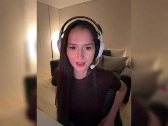 whiteTEA webcam bongacams model stream image