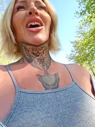 TravelMommyBlair webcam model stream image