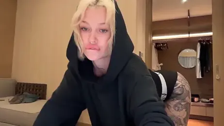 Golden_Aline webcam stripchat model stream image