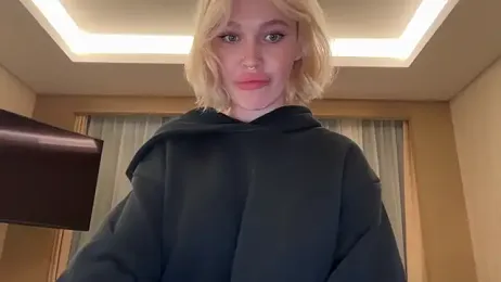 Golden_Aline webcam stripchat model stream image