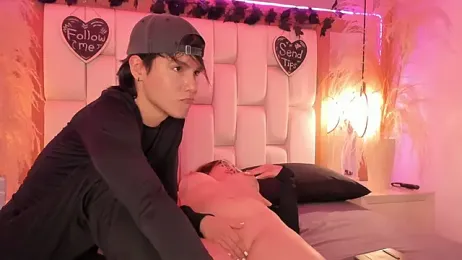 Daphne_And_Roger webcam stripchat model stream image