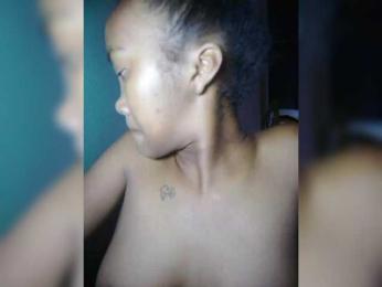 Stella11 webcam model stream image