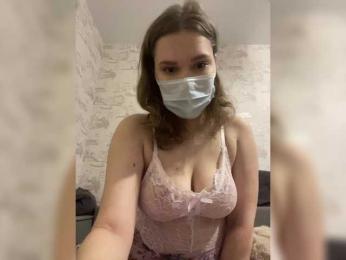 PeachyLips webcam model stream image