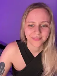 lunawolf21 webcam model stream image