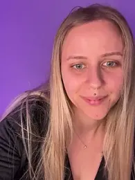 lunawolf21 webcam stripchat model stream image