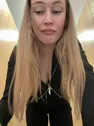 blonde_exe webcam model stream image