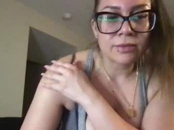 thedevinemilf webcam model stream image