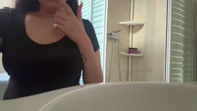 Monse9 webcam model stream image