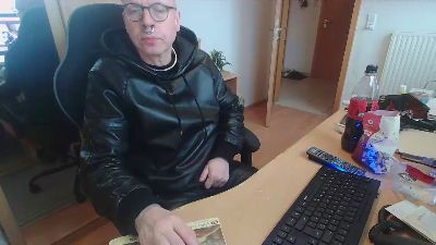 Piercing888 webcam model stream image