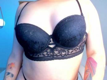 AlaskaDeluxe webcam model stream image