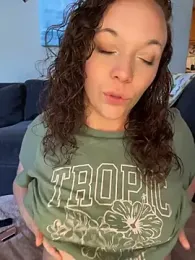 XoMisty webcam model stream image