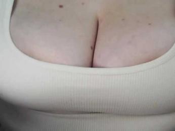 peachyshow webcam bongacams model stream image