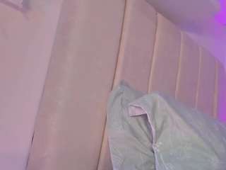 pamela-white webcam model stream image