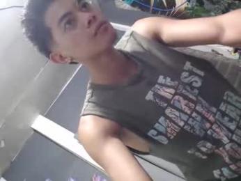 familystroke_twinny8 webcam model stream image