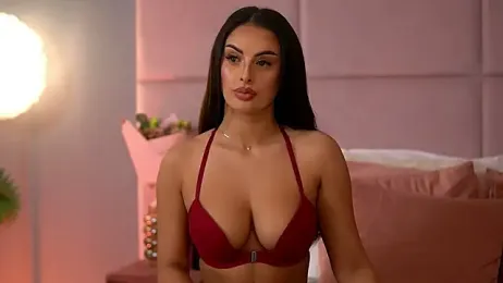 AlmaLuv webcam model stream image