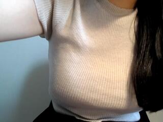 Emilia Young webcam model stream image