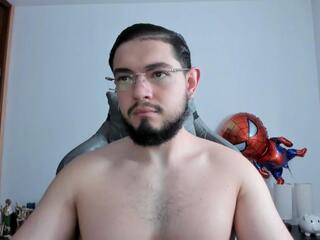 Luigi White webcam model stream image