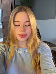 curchez_ webcam model stream image