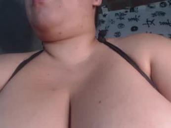 lunaa_milk webcam model stream image