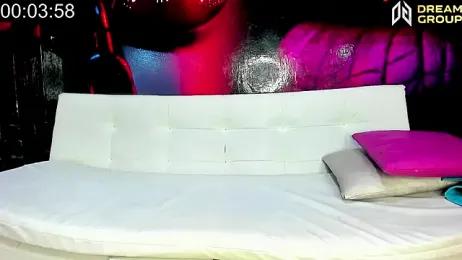 SlimLoves webcam model stream image