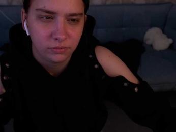 LiviaShy webcam model stream image